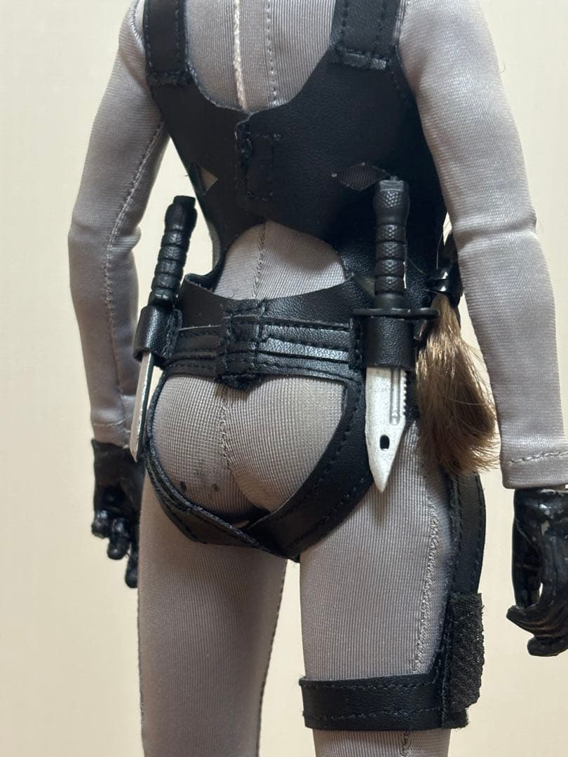 1/6 トゥームレイダー ララ・クロフト フィギュア