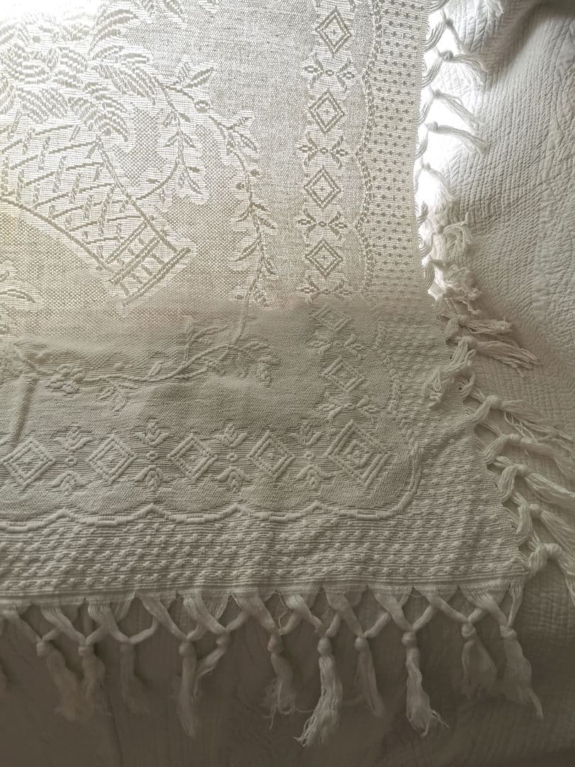 アンティーク南仏 ピケドプロヴァンス メダイヨン＆花籠 交差フリンジ付スプレッド