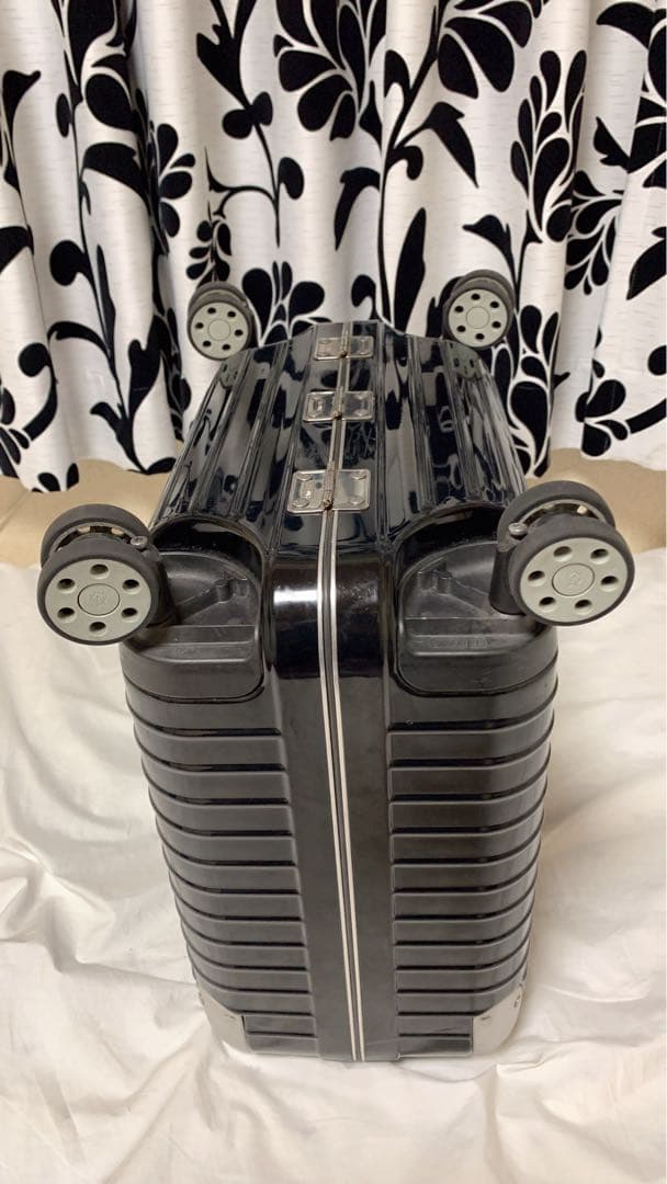 リモワキャリーバック LIMBO 28L 機内持ち込み サイズ