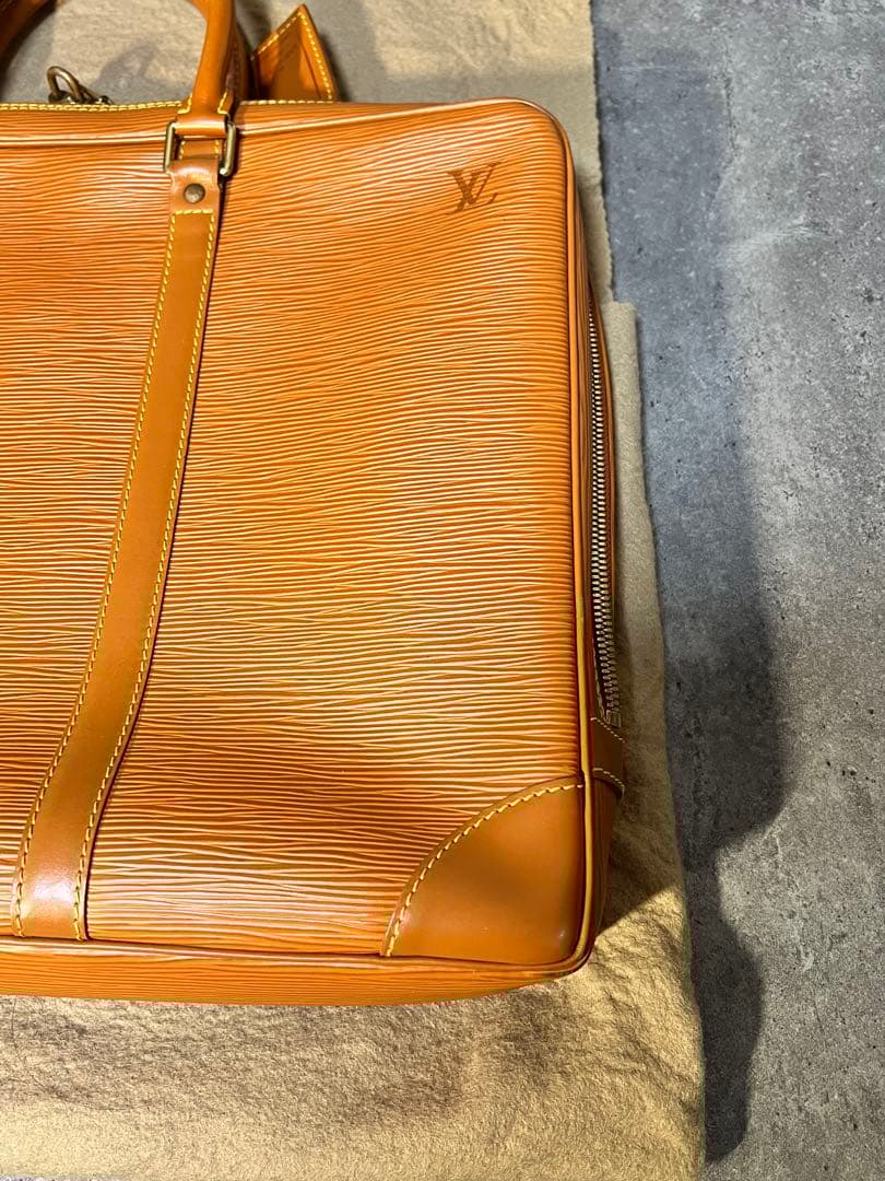 ルイヴィトン　エピ　ポルト ドキュマン・ヴォワヤージュ　ジパングゴールド