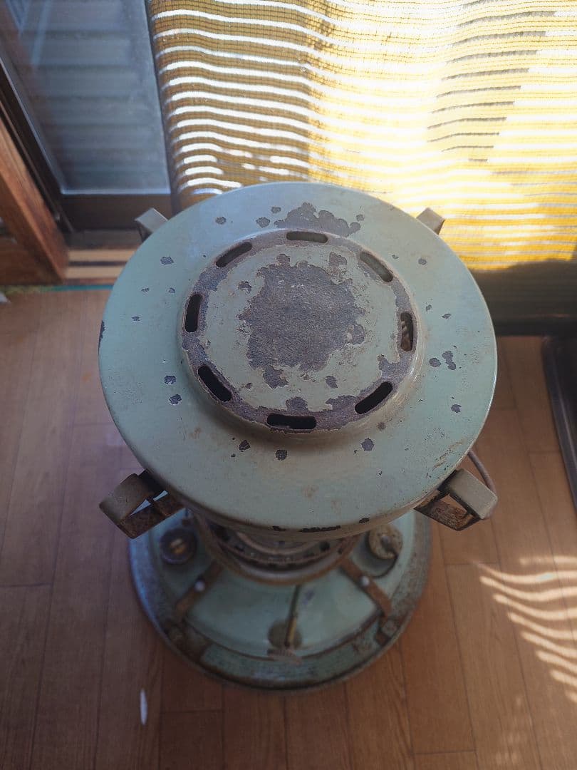 まだまだ現役使用中アラジン石油ストーブ。