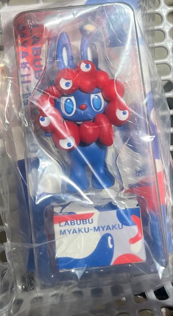 LABUBU MYAKU-MYAKU フィギュア　ミャクミャク　ラブブ