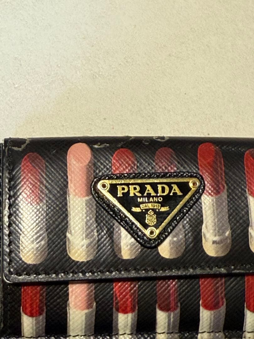 PRADA リップスティックプリント 三つ折り財布
