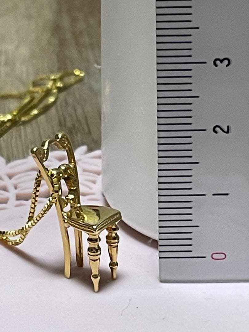 18金(刻印あり)ペンダントトップとベネチアンチェーン 彫刻チェア