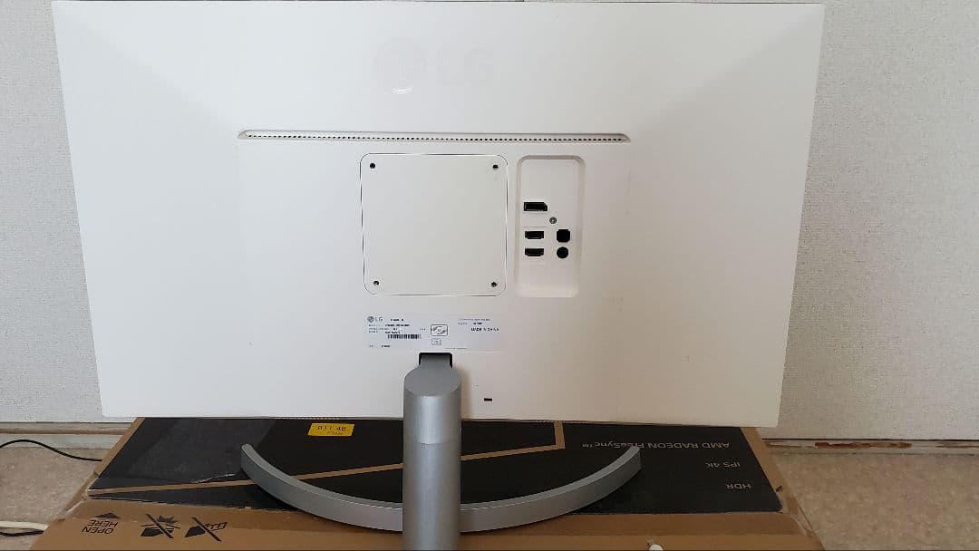 LG 27UL600-W 4K60hz 27インチベゼルレスモニター