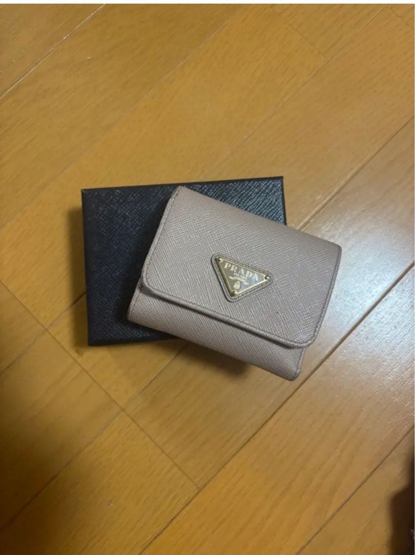 PRADA 三つ折り財布 サフィアーノ✨️ピンクベージュ