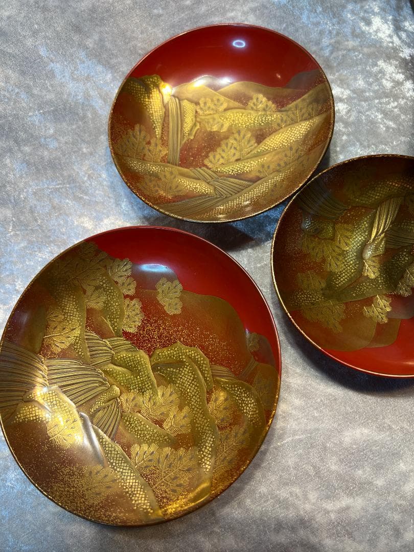 金蒔絵の三宝と三つ組み盃のセット　山水紋　松紋　合わせ箱