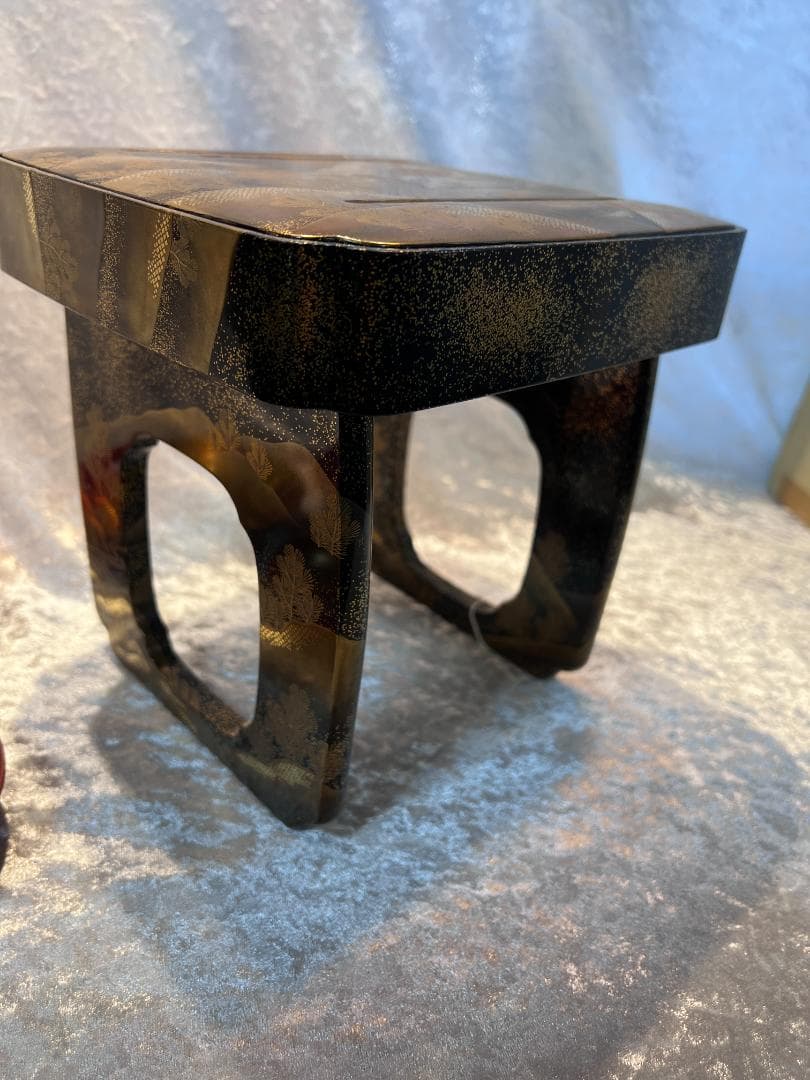 金蒔絵の三宝と三つ組み盃のセット　山水紋　松紋　合わせ箱