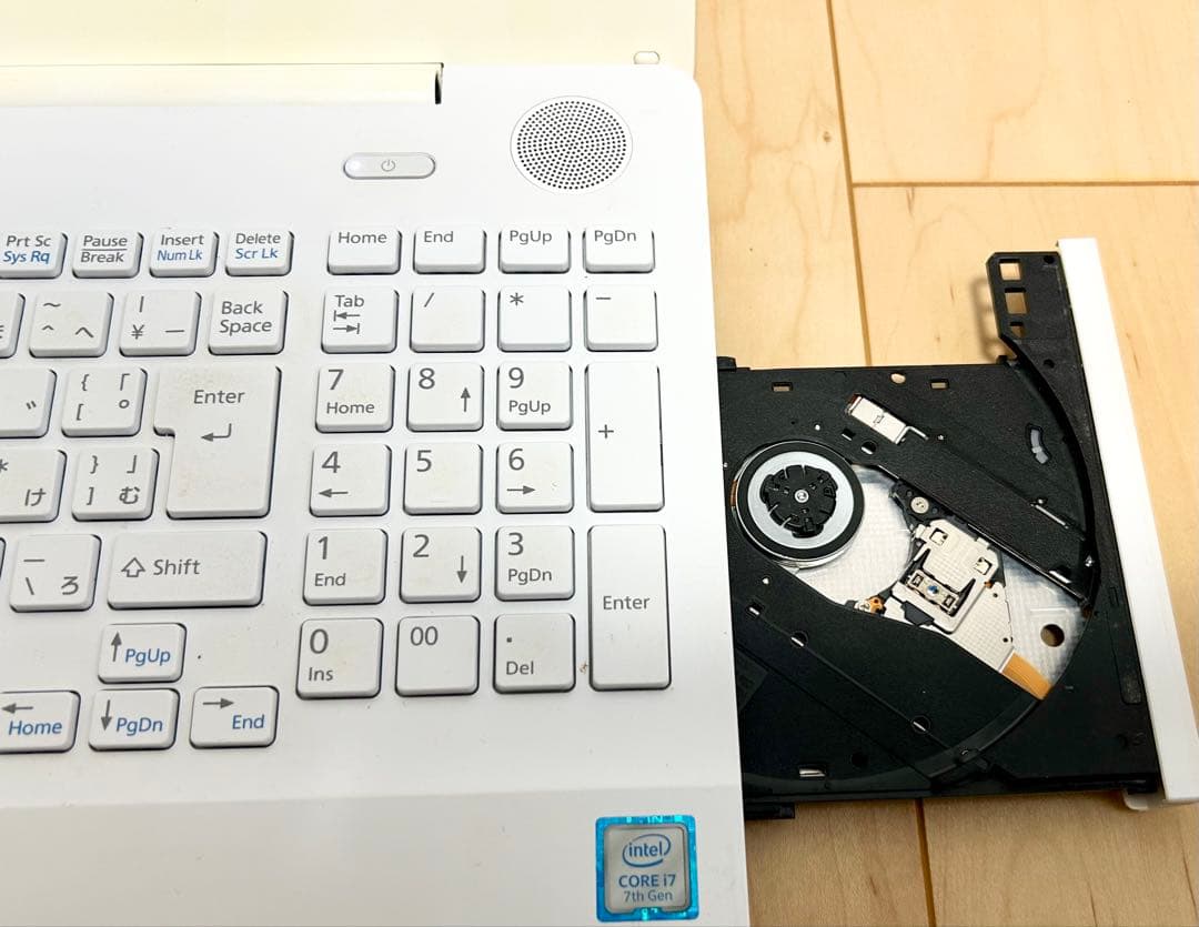 富士通 ノートPC クワッドコアCorei7 500GB 新品SSD オフィス