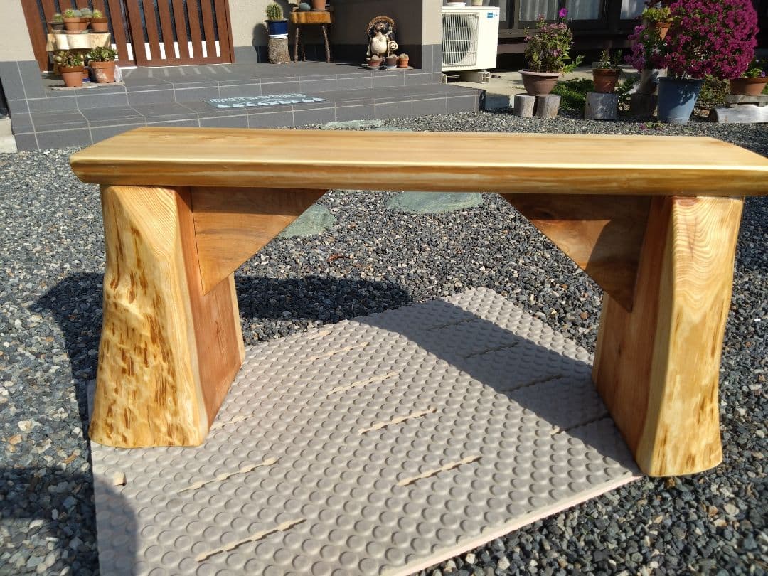 檜のベンチ83　天板は節無しで綺麗　脚は杉の丸太半切❕　リビング、食卓のベンチに