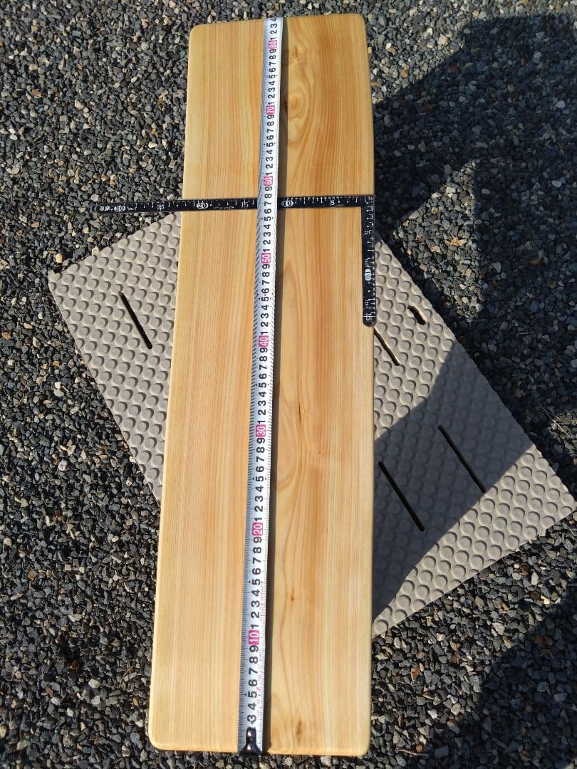 檜のベンチ83　天板は節無しで綺麗　脚は杉の丸太半切❕　リビング、食卓のベンチに