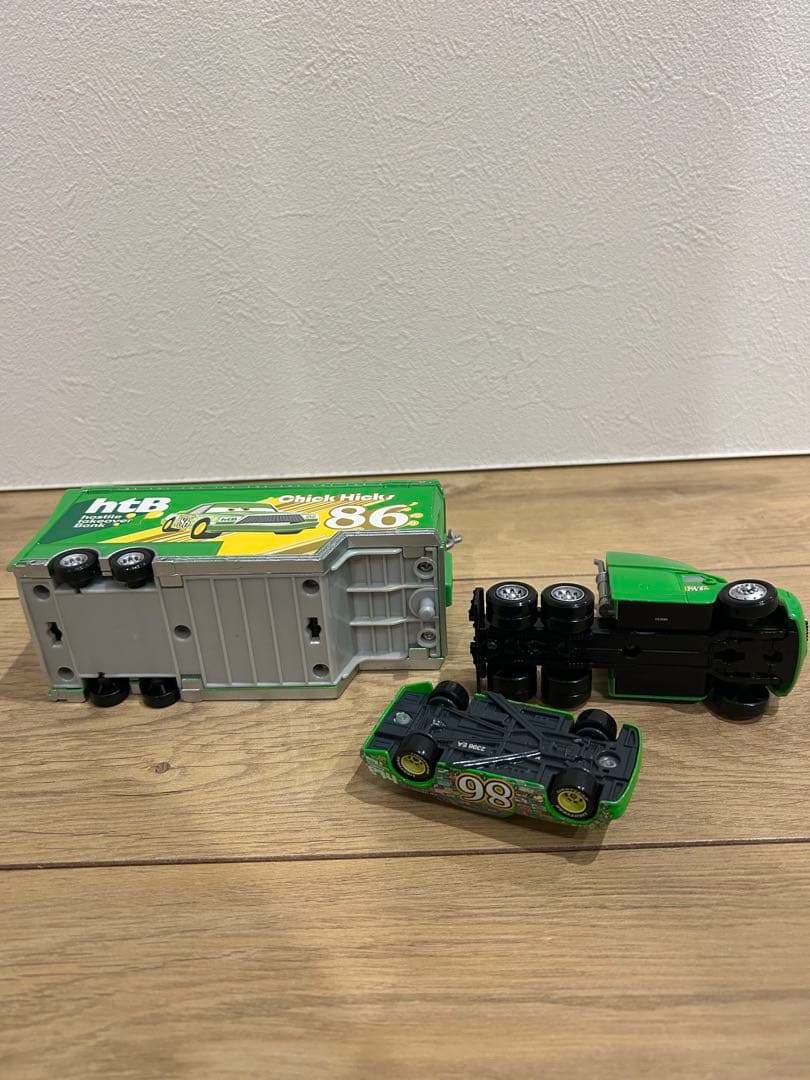 カーズ チック・ヒックス　ハウラーピータービルト　コンボイ