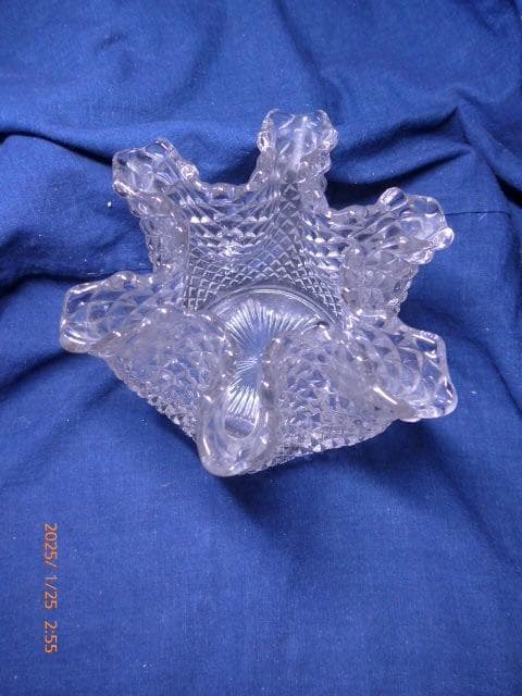 アンティークガラスの花瓶です。60年代のものだと思います