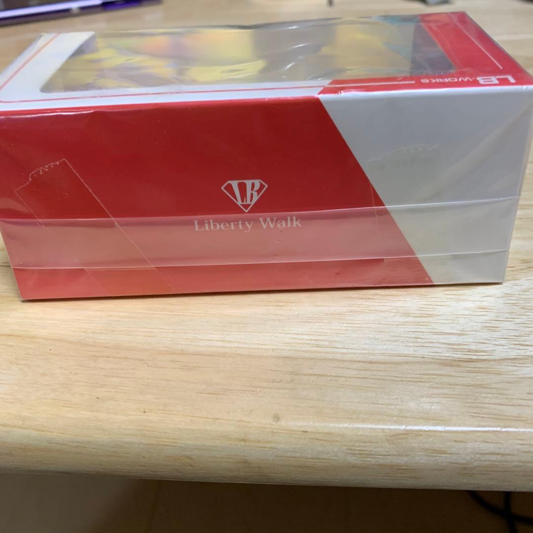 リバティーウォーク　1/64 ミニカー　アヴェンタドール　水色