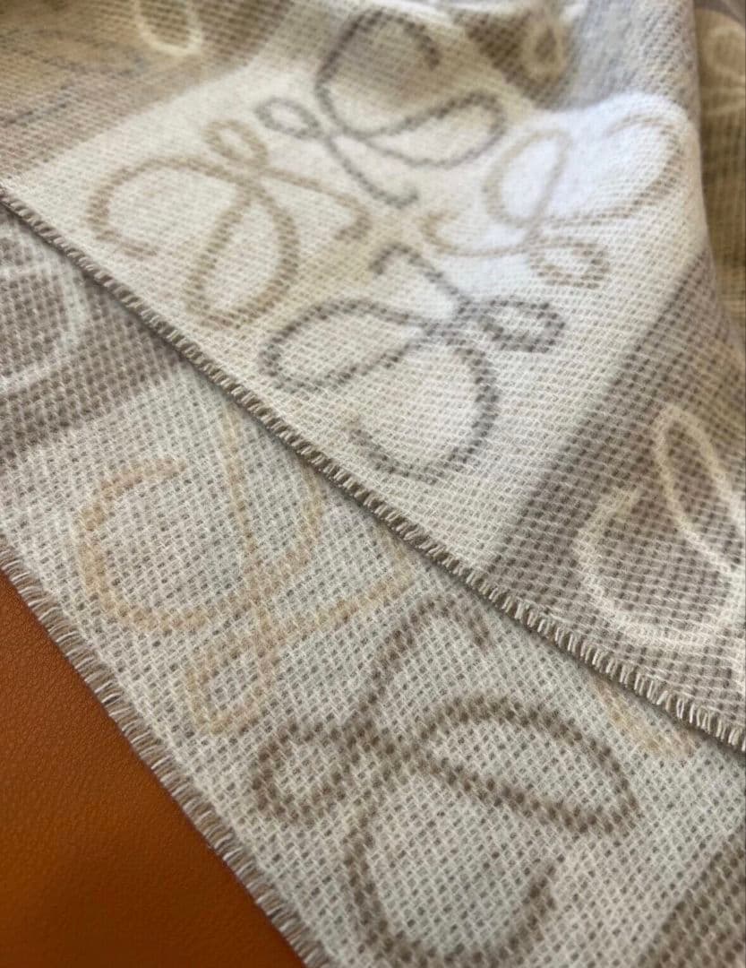 リロ！様LOEWE アナグラム ストール マフラー ベージュ系 フリンジ付き 箱