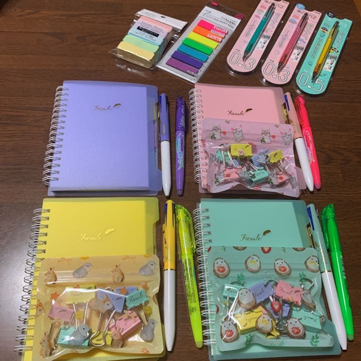 NEWS✨メンバーカラー✨文房具セット❣️