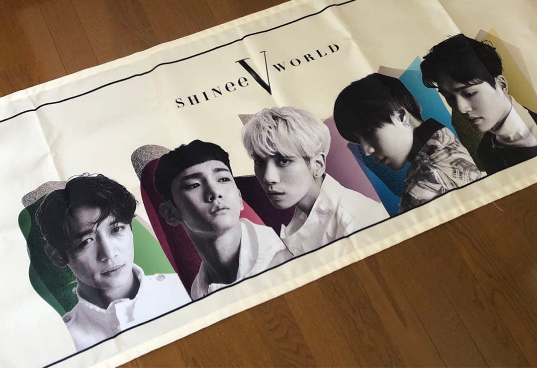 貴重　SHINee world V 横断幕　グッズ　オニュ　ジョンヒョン