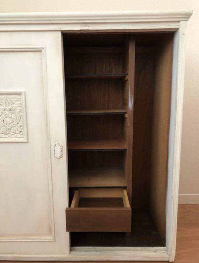 部屋置きにしたら結構いい　ブロカント　キャビネット