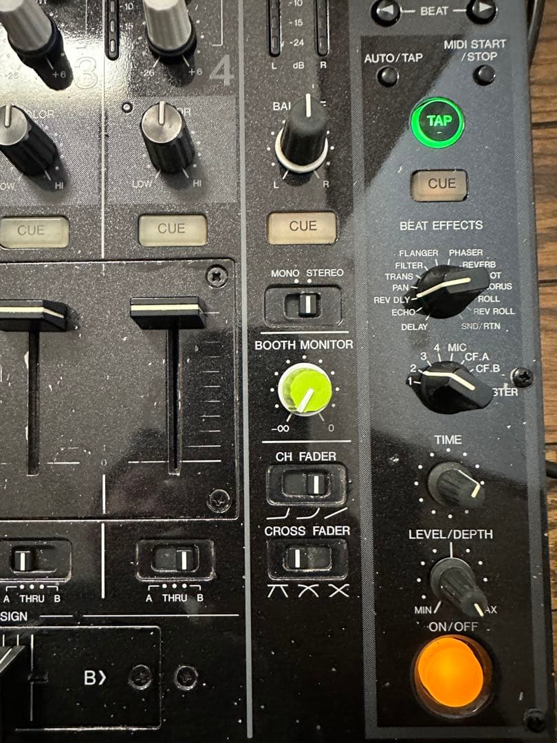 Pioneer DJのDJミキサー「DJM-800」