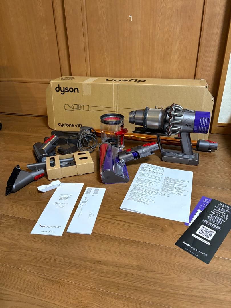Dyson ダイソン V10 Fluffy SV12 掃除機　家電