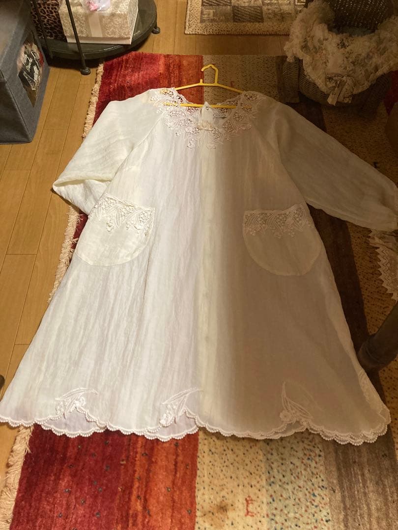 サエラ鈴蘭エプロン大きいサイズこれから寒い季節に沢山着込めます。クリーム色