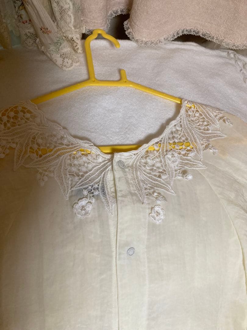 サエラ鈴蘭エプロン大きいサイズこれから寒い季節に沢山着込めます。クリーム色