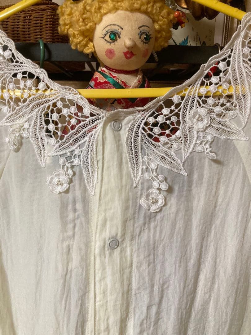 サエラ鈴蘭エプロン大きいサイズこれから寒い季節に沢山着込めます。クリーム色