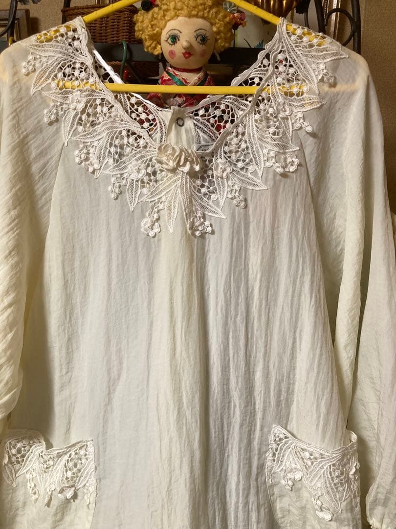 サエラ鈴蘭エプロン大きいサイズこれから寒い季節に沢山着込めます。クリーム色