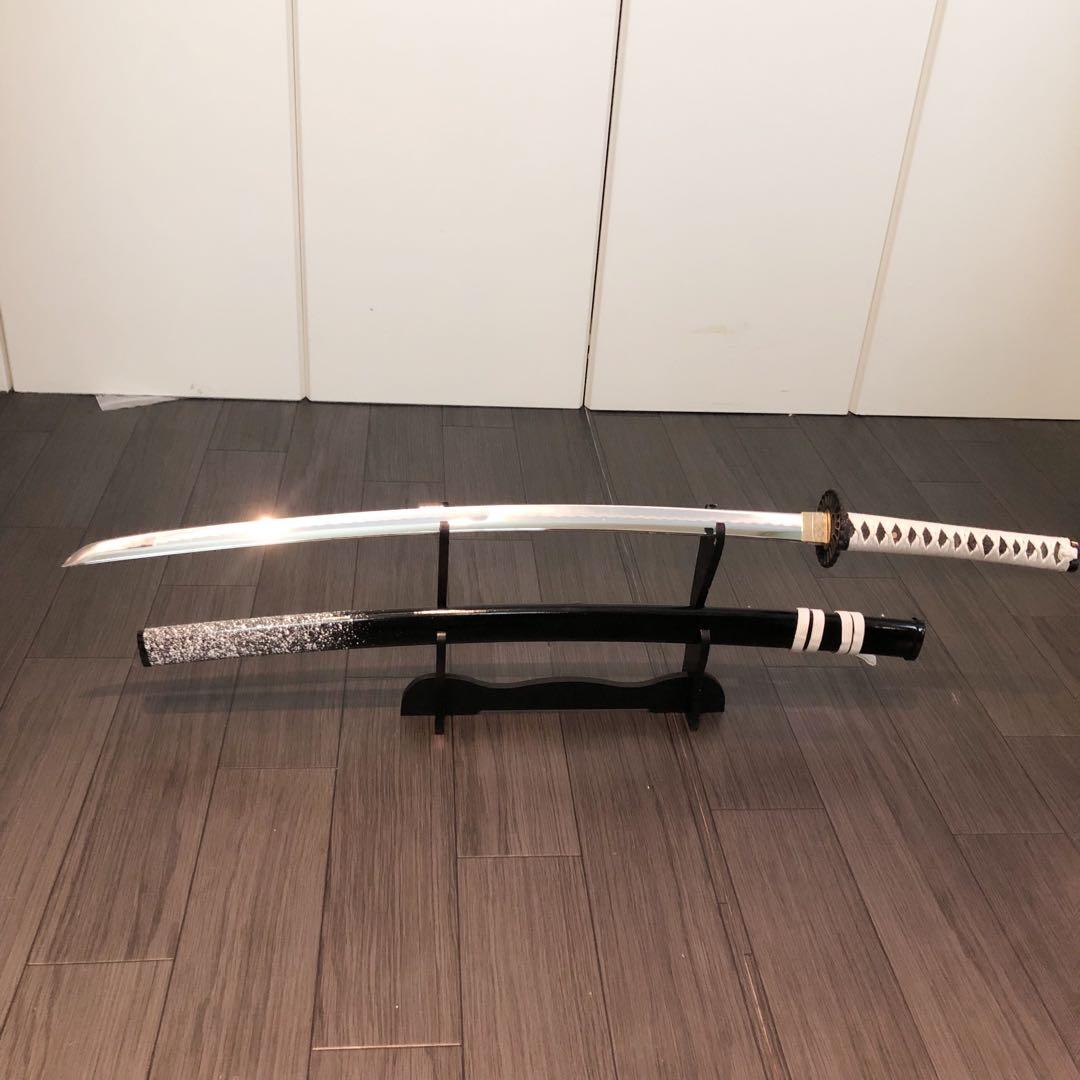 高級模造刀　高級居合刀　菊一文字拵え　黒鞘白飛沫　優勢刃紋刀身　白拵え