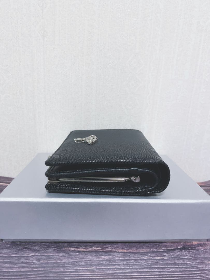 〔新品未使用〕ヴィヴィアンウエストウッド　折り財布