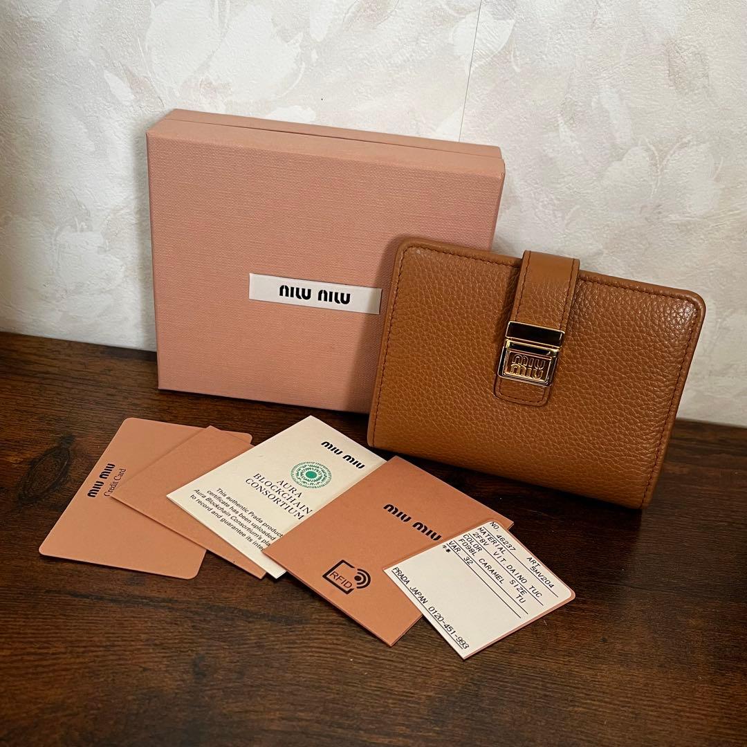 新品 miumiu ミュウミュウ レザー ミニ財布 二つ折り財布