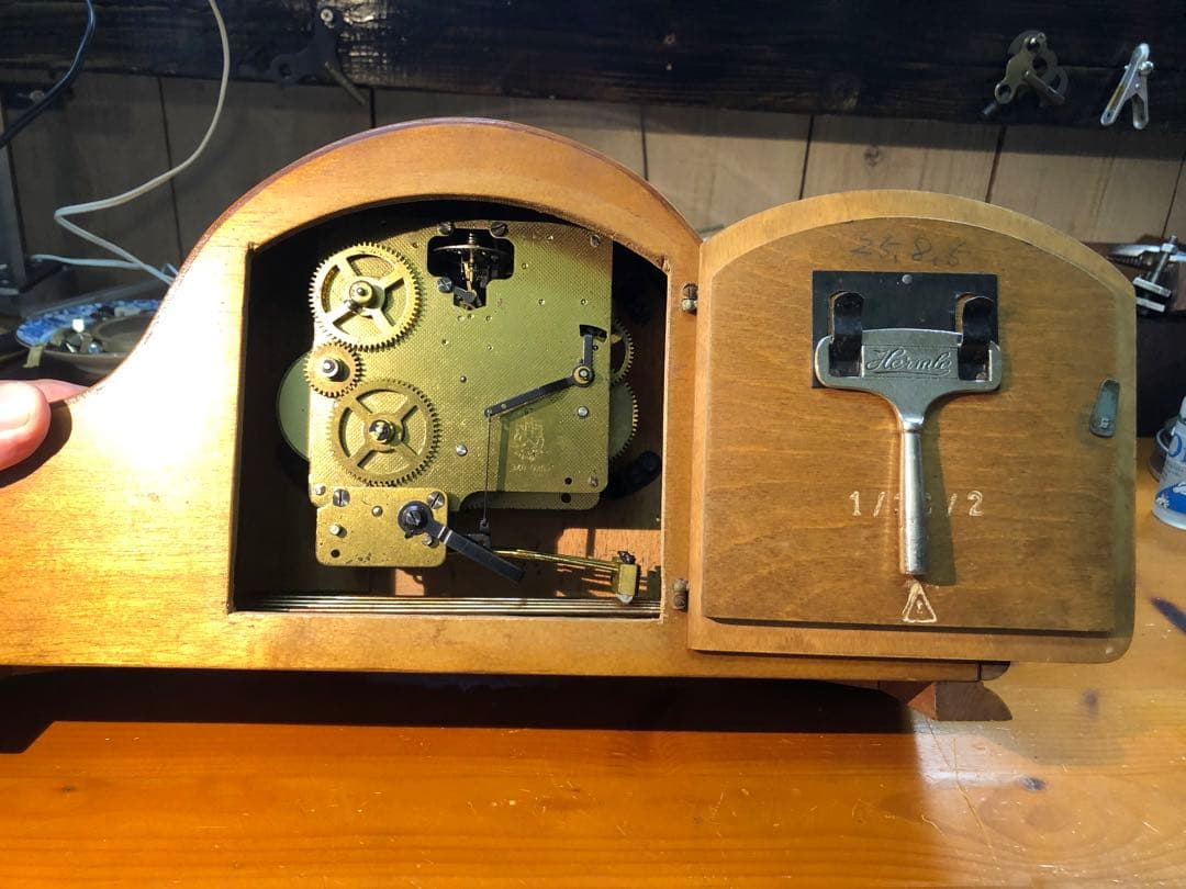 HERMLEの置き時計