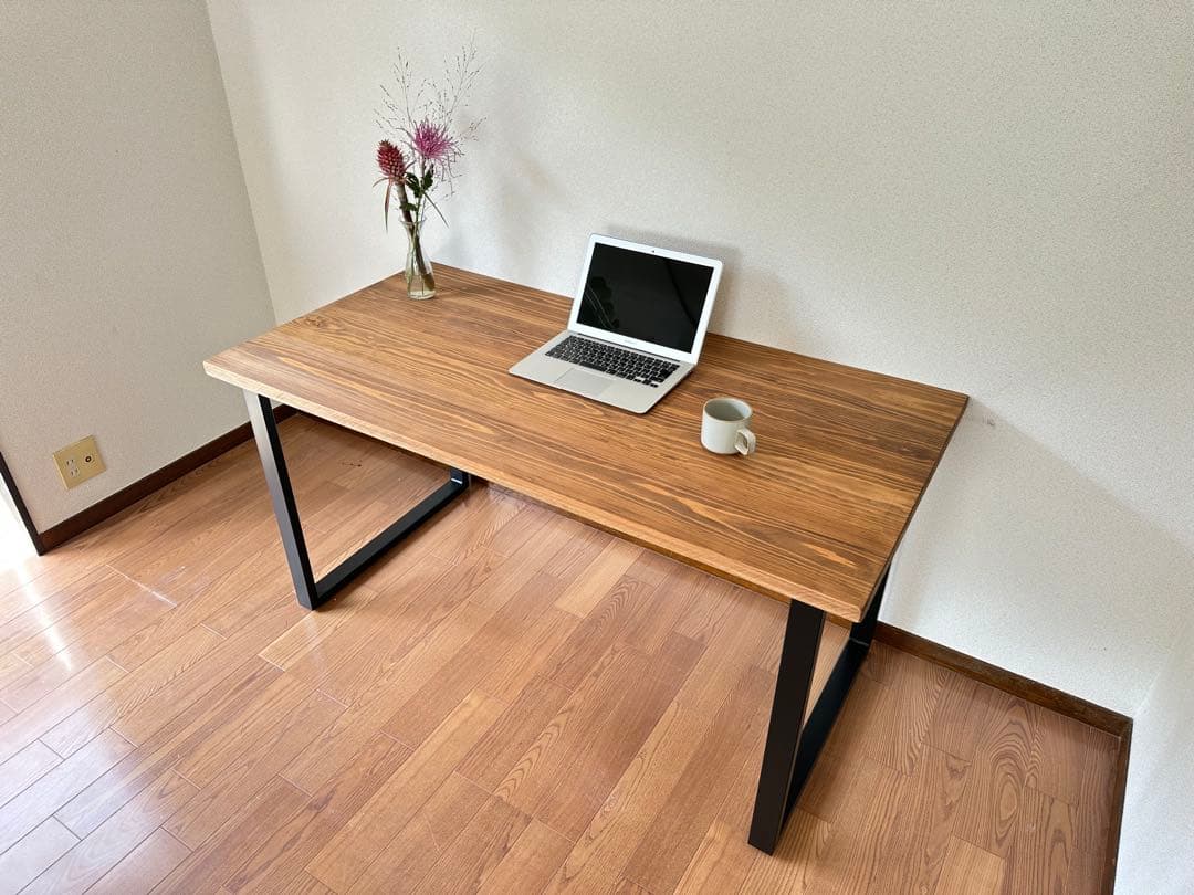 無垢材ダイニングテーブル（140cm x 70cm）