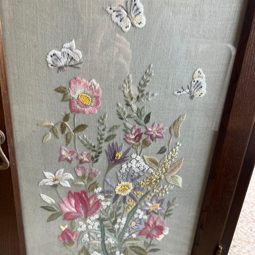 戸塚刺繍　花柄刺繍付き木製キャビネット電話台