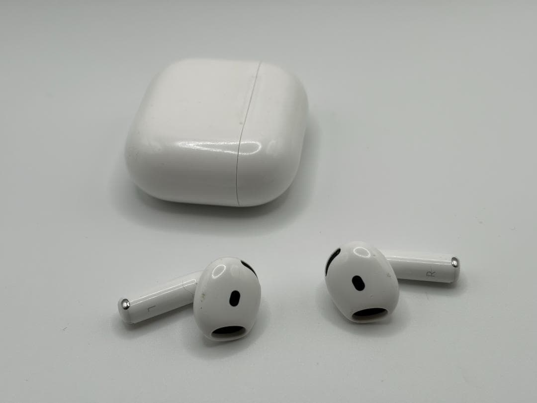 よ*ん様 AirPods4ノイズキャンセリング　イヤホン充電ケース箱一式