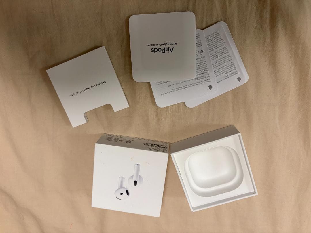 よ*ん様 AirPods4ノイズキャンセリング　イヤホン充電ケース箱一式