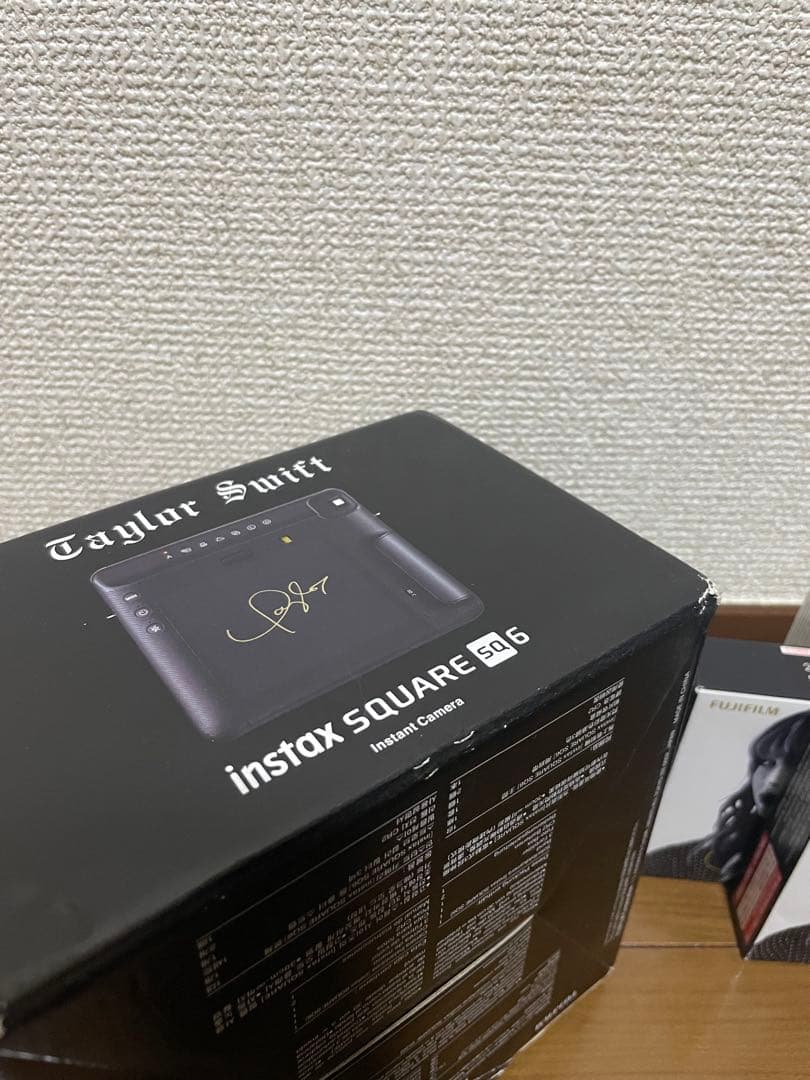 【新品：本体カバー,フィルム付き】Taylorデザインinstax SQUARE