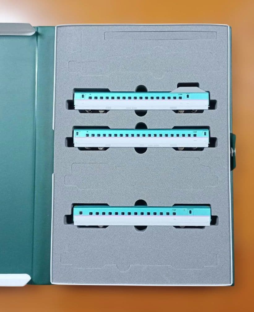 KATO　E5系新幹線　はやぶさ　基本+増結セット