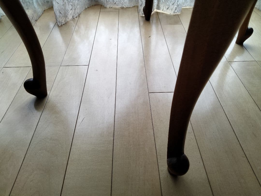 イギリスからの収納できるビンテ−ジスツ−ル、秘密の物入れ、刺繍