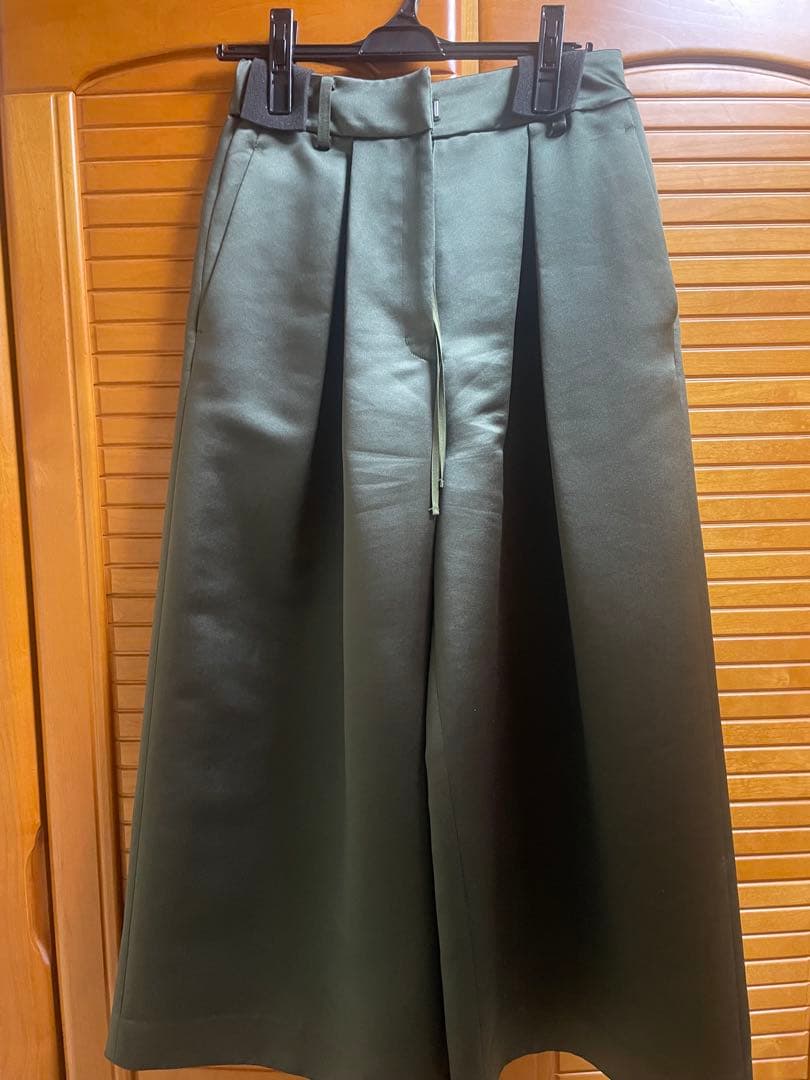 heveヘイブ　オリーブグリーン ガウチョパンツ タック入り