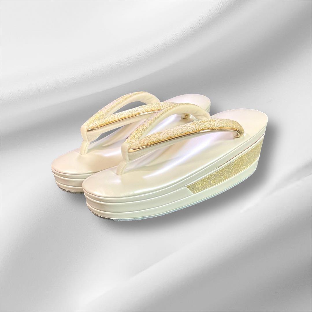 京都発　錦匠　龍村　本革張製草履　切込芯　葡萄唐草文錦　Ｍ寸⭐️【日本製/新品】⭐️