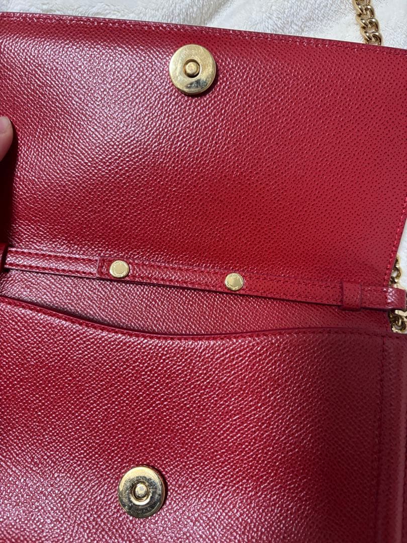 サルヴァートフェラガモ ヴァラチェーン クラッチバッグ レッド