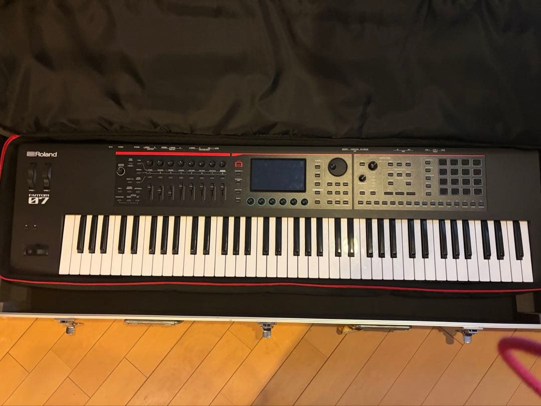 Roland Fantom 07 シンセサイザー