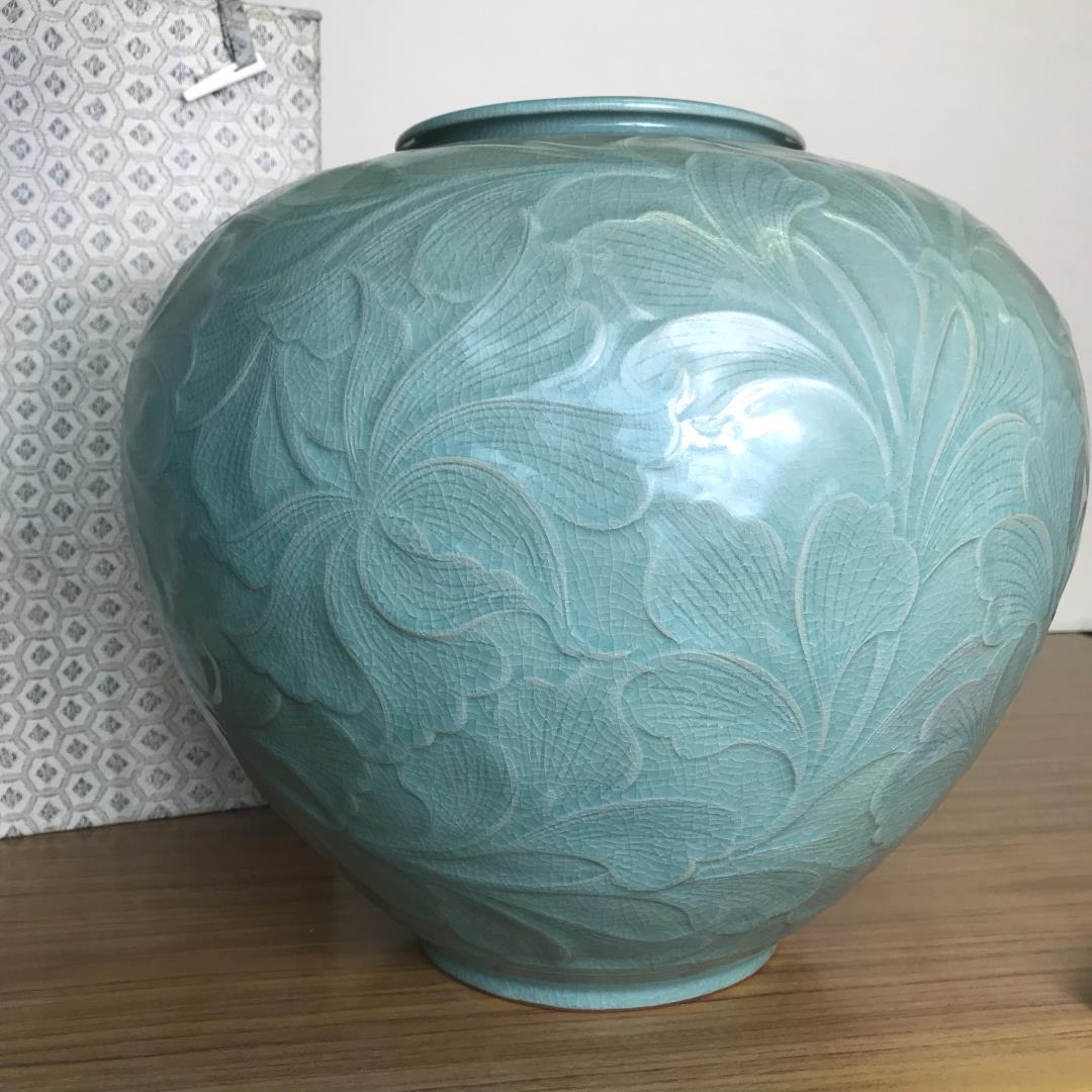 青磁の壺　特大