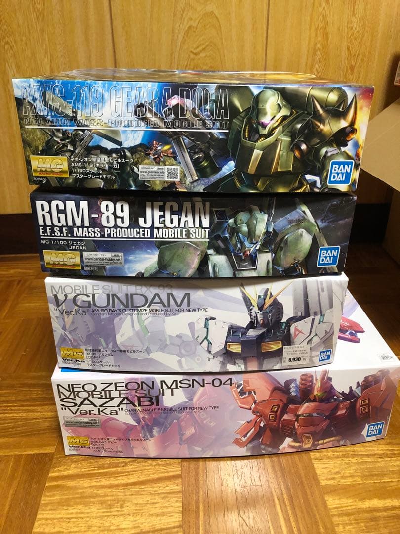 ガンプラ　MG 未組立4点セット　νガンダム　サザビーギラドーガ ジェガン