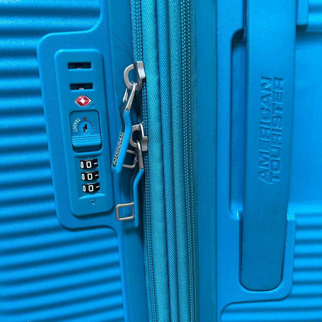 AMERICAN TOURISTER 青いキャリーケース