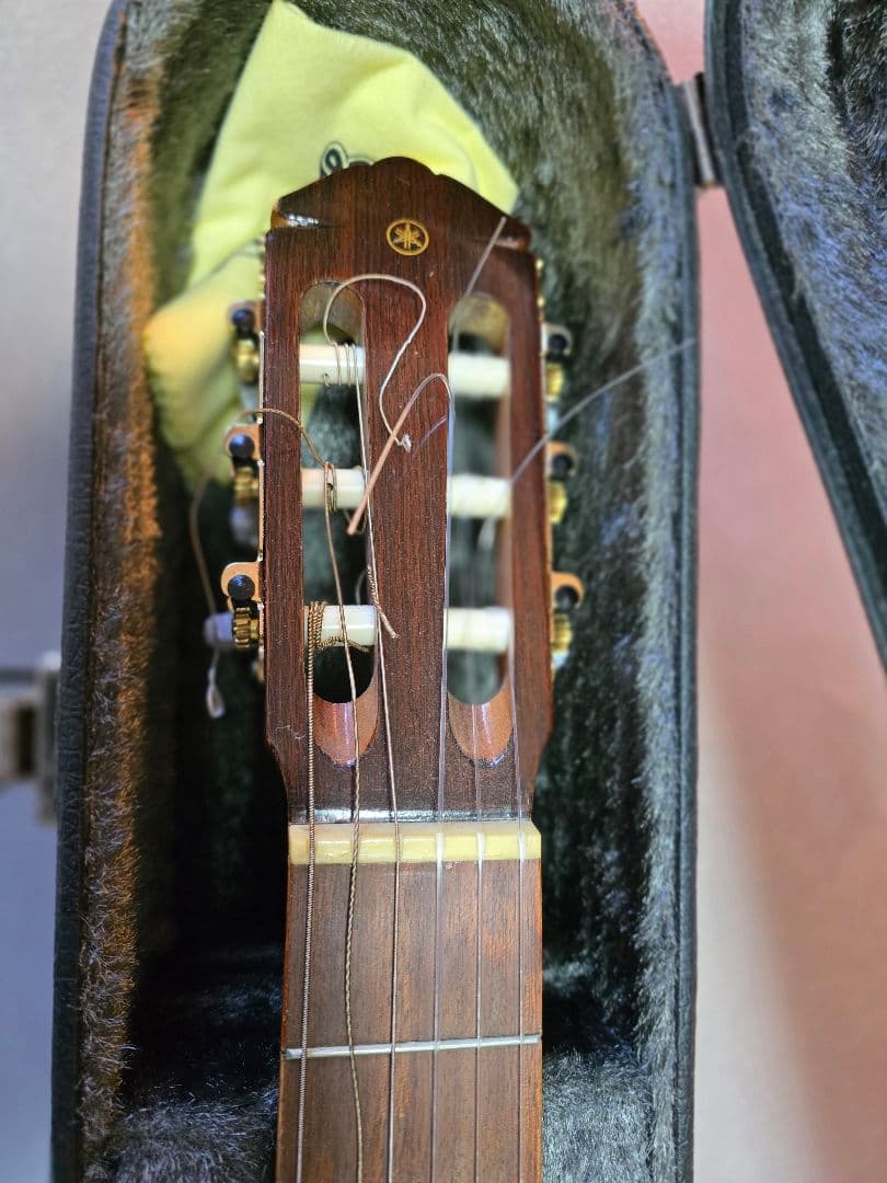 ヤマハ GG-70D アコースティックギター ハードケース付き