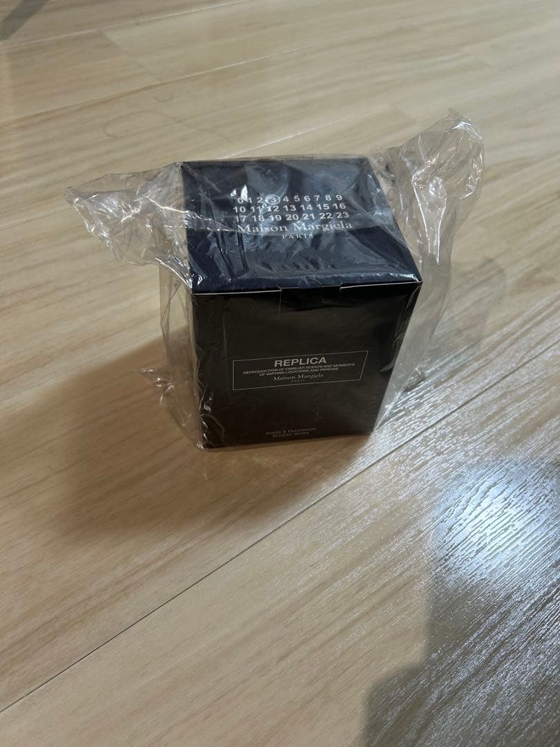 メゾンマルジェラ スノードーム グリッター グローブ ホリデー【完全未開封】