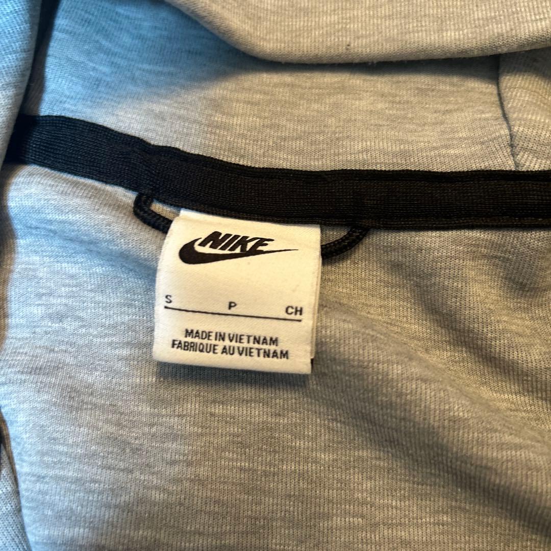 ナイキ テックフリース 灰色