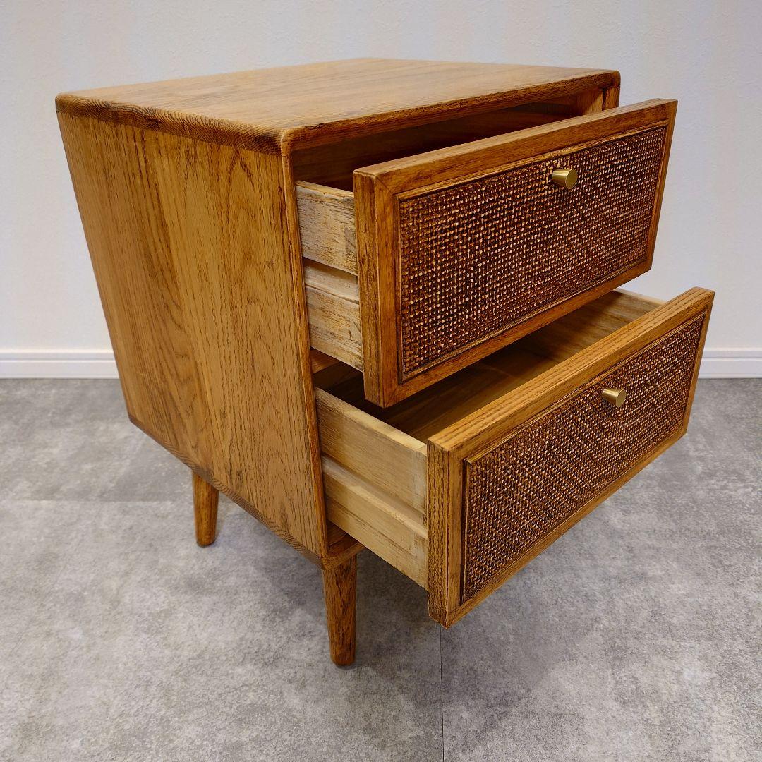 ヴィンテージ家具のラタン編みサイドテーブル